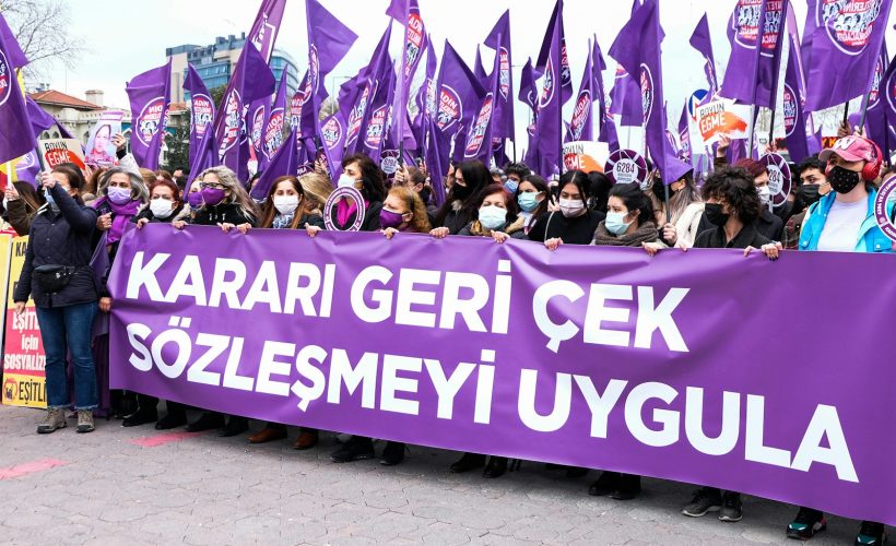 Sohbeti Kibarca Bitirme Sanatı: Karizmatik Çıkış Yolları